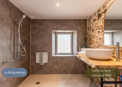 Salle de bains dans l'établissement Idéal Pro - Wifi haut débit - Tout inclus - Commodités 5 mn