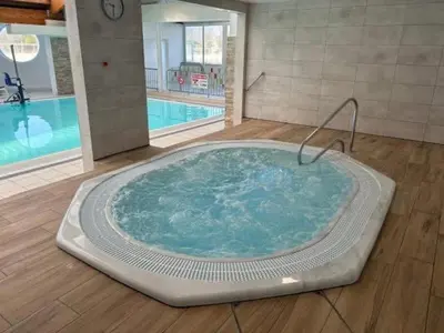 Piscine de l'établissement Séjour famille en Vendée - Mobil home 4 personnes avec terrasse & piscines ou située à proximité
