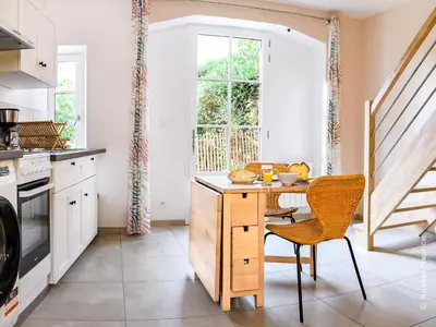 Cuisine ou kitchenette dans l'établissement Maison rénovée à Mortagne-sur-Sèvre avec terrasse et WiFi - FR-1-426-599