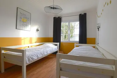 Un ou plusieurs lits dans un hébergement de l'établissement Maison conviviale pour 8 avec jardin à Noirmoutier