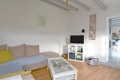 Télévision ou salle de divertissement dans l'établissement Maison conviviale pour 8 avec jardin à Noirmoutier
