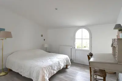 Un ou plusieurs lits dans un hébergement de l'établissement Maison conviviale pour 8 avec jardin à Noirmoutier
