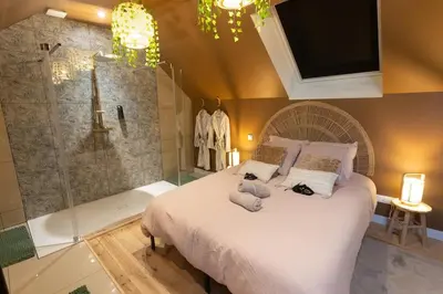 Un ou plusieurs lits dans un hébergement de l'établissement Love Room l'Instant Suspendu