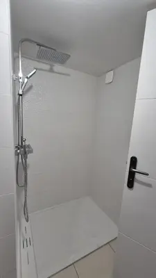 Salle de bains dans l'établissement appartement 700 mètres de la mer