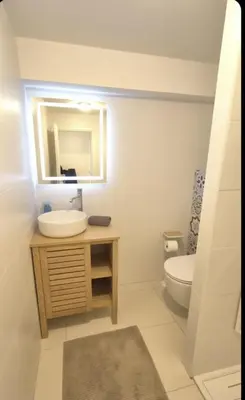 Salle de bains dans l'établissement appartement 700 mètres de la mer