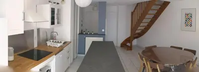 Cuisine ou kitchenette dans l'établissement Vue Mer avec plage à 20m Saint-Marc-sur-Mer