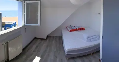 Un ou plusieurs lits dans un hébergement de l'établissement Vue Mer avec plage à 20m Saint-Marc-sur-Mer