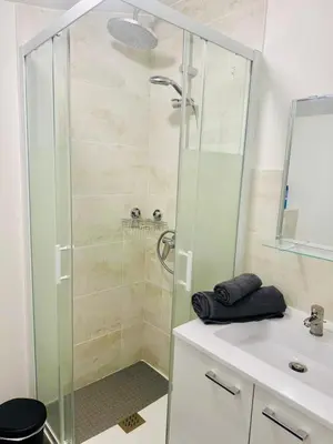 Salle de bains dans l'établissement Alpha