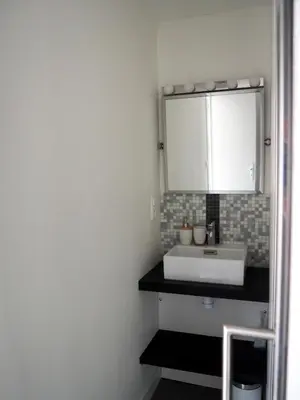 Salle de bains dans l'établissement Studio indépendant chez l'habitant