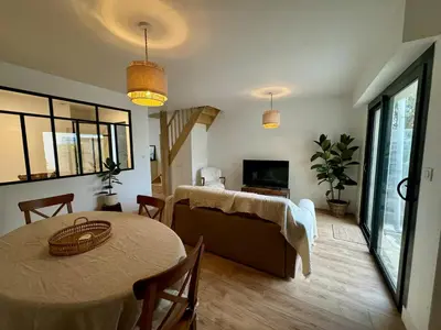 Télévision ou salle de divertissement dans l'établissement L'escapade océane, maison cosy, proche plage