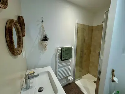 Salle de bains dans l'établissement L'escapade océane, maison cosy, proche plage