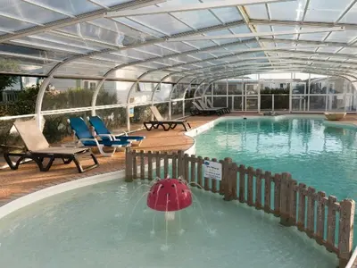 Piscine de l'établissement Chalet avec Terrasse - Cuisine équipée - API-1-52-1425 ou située à proximité