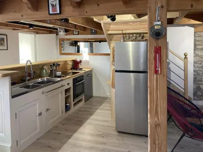 Cuisine ou kitchenette dans l'établissement Atelier l'Hirondelle climatisé