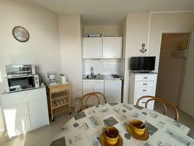 Cuisine ou kitchenette dans l'établissement SJ210-021 - Appart Studio 2 couchages SAINT JEAN DE MONTS