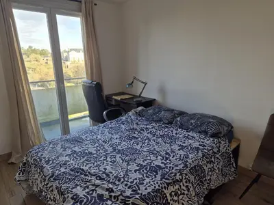 Plan de l'établissement Appartement lumineux avec balcons et tram au pied