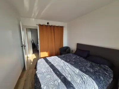 Plan de l'établissement Appartement lumineux avec balcons et tram au pied