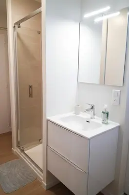 Salle de bains dans l'établissement L'Échappée de Penhoët