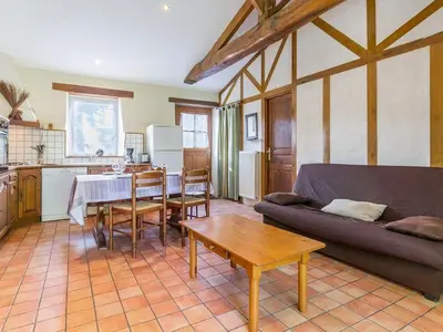 Cuisine ou kitchenette dans l'établissement Gîte confortable avec jardin et piscine commune - FR-1-306-1325