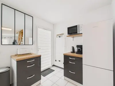 Cuisine ou kitchenette dans l'établissement Maison pour 4 avec terrasse à 200m de la plage