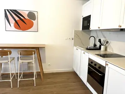 Cuisine ou kitchenette dans l'établissement T2 au calme proche Mellinet avec Parking et Balcon