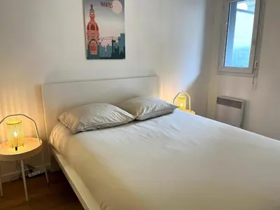 Un ou plusieurs lits dans un hébergement de l'établissement T2 au calme proche Mellinet avec Parking et Balcon