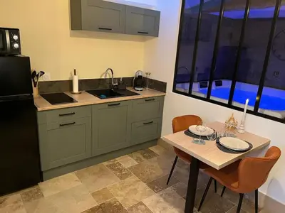 Cuisine ou kitchenette dans l'établissement La Merletière