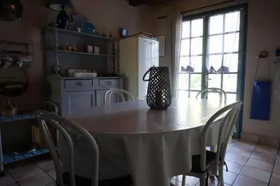Cuisine ou kitchenette dans l'établissement NO000-22C-Mais 5 pièces - 6 couchages NOIRMOUTIER EN L'ILE