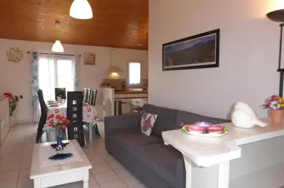 Coin salon dans l'établissement SG000-C19 Mais 4 pièces 6 couchages GIVRAND