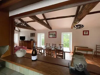 Télévision ou salle de divertissement dans l'établissement Le Logis du Vignoble