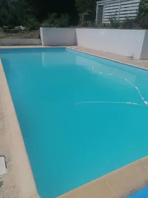 Piscine de l'établissement Au bord du lac Vioreau 44 ou située à proximité