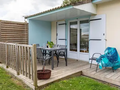 Balcon ou terrasse dans l'établissement Gîte confortable de 2 chambres avec terrasse à Maché - API-1-52-1242