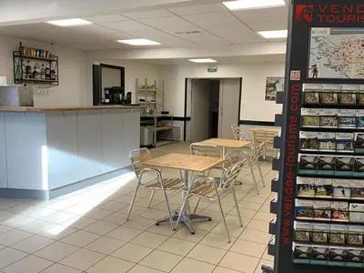 Plan de l'établissement Gîte confortable de 2 chambres avec terrasse à Maché - API-1-52-1242