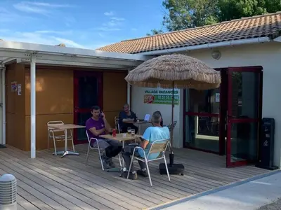Clients de l'établissement Gîte confortable avec terrasse et jardin - 4 personnes - API-1-52-1258