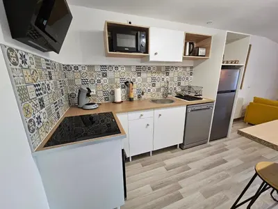 Cuisine ou kitchenette dans l'établissement L'allée du Bon Endroit - logis 12 personnes