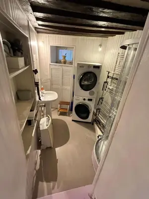 Salle de bains dans l'établissement Cœur Historique et Paisible - Hôtel de Ville