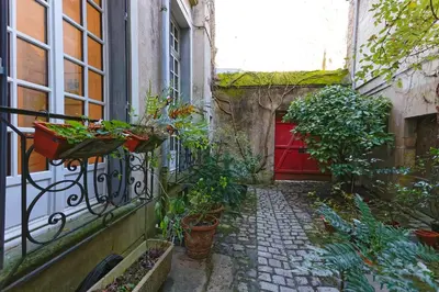 Jardin de l'établissement Cœur Historique et Paisible - Hôtel de Ville