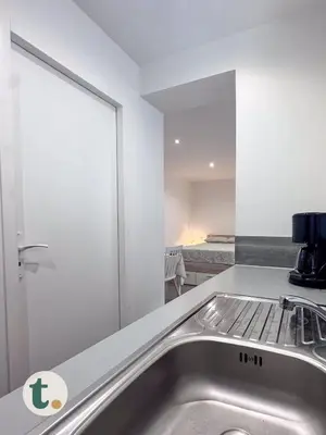 Cuisine ou kitchenette dans l'établissement Tranquiloue - Studio pratique proche Puy du Fou
