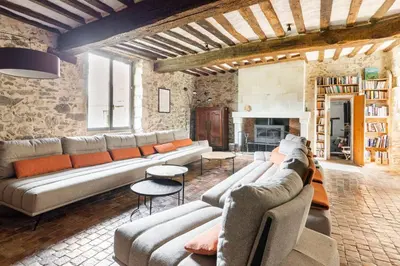 Coin salon dans l'établissement Manoir+piscine chauffée : offre WE dimanche inclus