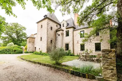 Jardin de l'établissement Manoir+piscine chauffée : offre WE dimanche inclus