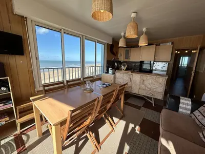 Cuisine ou kitchenette dans l'établissement SJ600-026 - Appart 3 pièces cabine - 6 couchages SAINT JEAN DE MONTS