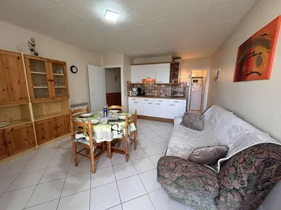 Cuisine ou kitchenette dans l'établissement Appartement proche plage, balcon, parking privé - FR-1-224C-364