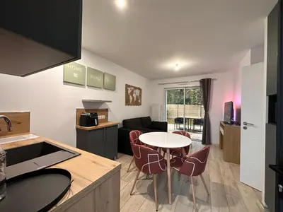 Cuisine ou kitchenette dans l'établissement Maison 'Home Bien-Être' 30m2 avec terrasse et jardin