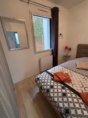 Un ou plusieurs lits dans un hébergement de l'établissement Maison 'Home Bien-Être' 30m2 avec terrasse et jardin