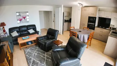 Cuisine ou kitchenette dans l'établissement Appartement T3 en centre ville avec vue mer