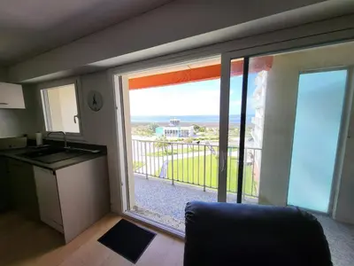 Cuisine ou kitchenette dans l'établissement Appartement T3 en centre ville avec vue mer