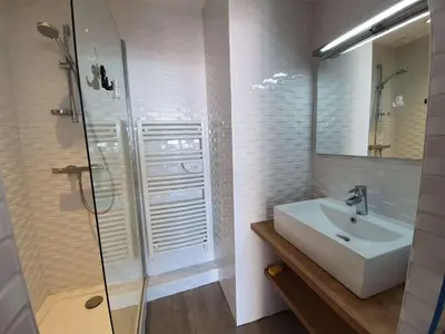 Salle de bains dans l'établissement SJ490-052 - Appart Studio cabine 4 couchages - SAINT JEAN DE MONTS