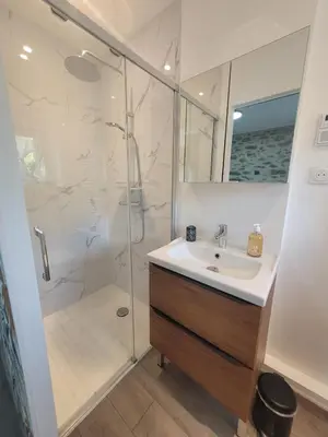 Salle de bains dans l'établissement Les Crins au Bord du Lac