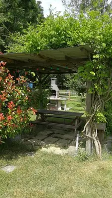 Jardin de l'établissement Les Crins au Bord du Lac