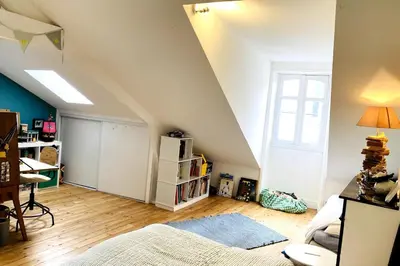 Bibliothèque dans la maison de vacances