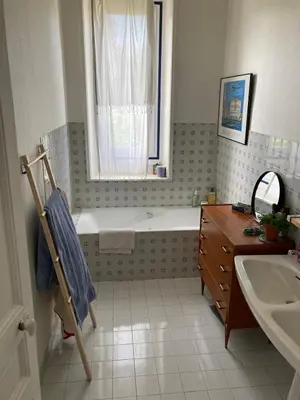 Salle de bains dans l'établissement Maison centre Nantes dans impasse privée
